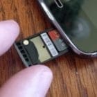 Moto G5 Plus: Insert & Remote SD/SIM Card Tray