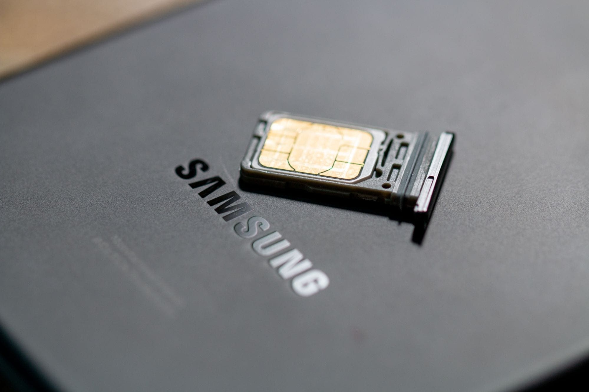 How To Insert And Remove Sim Card From Samsung Galaxy S21 Technipages