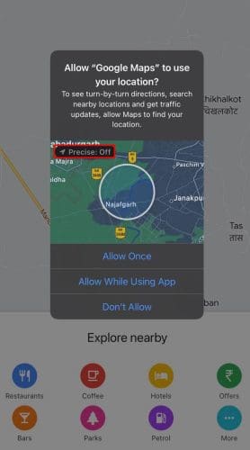 Gray arrow showing precise location feature on Google Maps