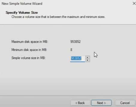 Selecting a disk size on simple volume wizard